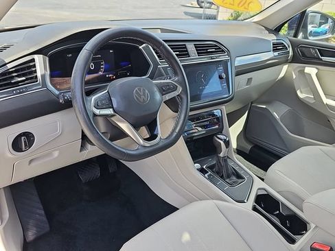 Used 2023 Volkswagen Tiguan SE FWD image 16