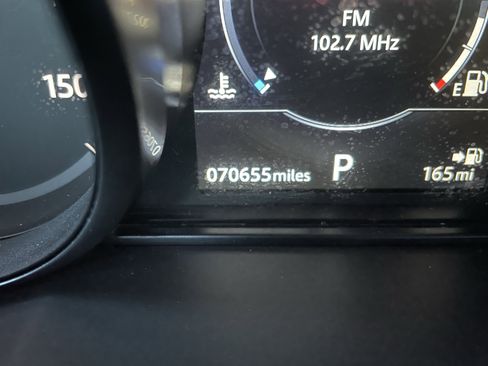 Used 2018 Land Rover Discovery Sport HSE image 25