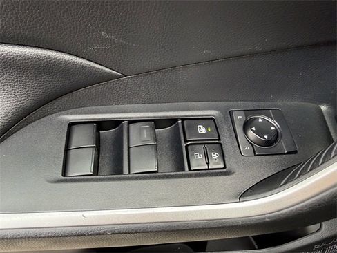 Used 2021 Toyota RAV4 XLE image 59