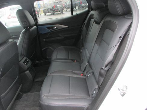 Used 2025 Chevrolet Equinox EV LT w/ Convenience Package image 10