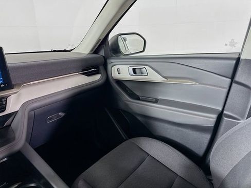 Used 2025 Ford Explorer Active RWD image 26
