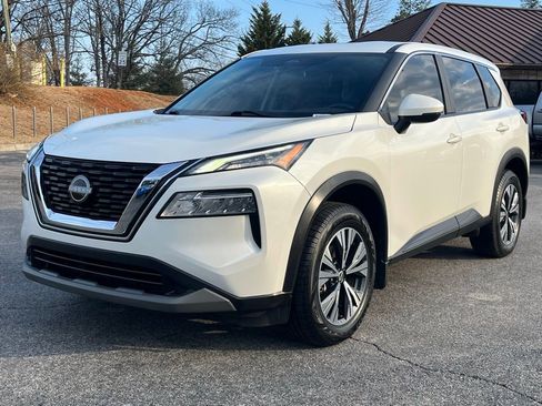 Used 2022 Nissan Rogue SV image 3