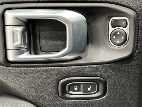 Used 2023 Jeep Wrangler Unlimited Sahara w/ Cold Weather Group image 13