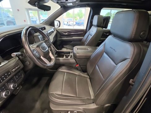 Used 2024 GMC Yukon XL Denali w/ Denali Reserve Package AWD/4WD image 17