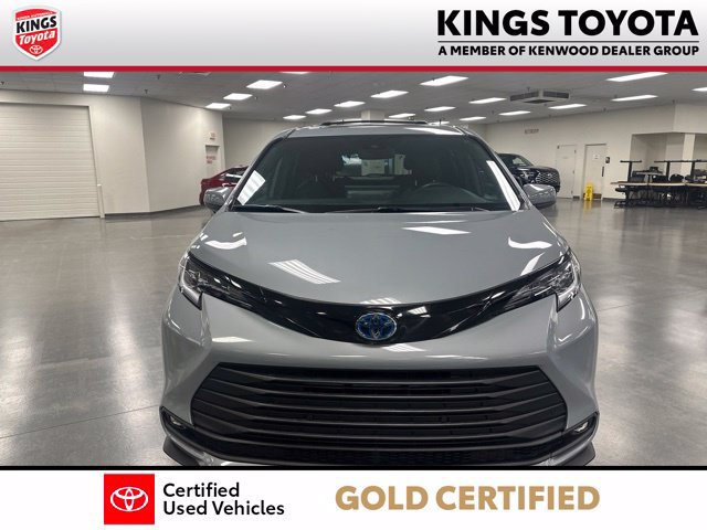 Certified 2025 Toyota Sienna XLE Woodland Edition AWD/4WD image 3