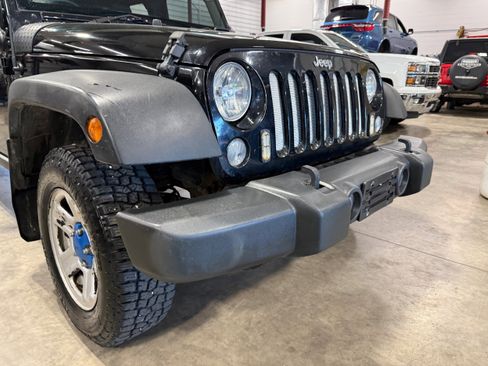 Used 2017 Jeep Wrangler Unlimited Sport AWD/4WD image 2
