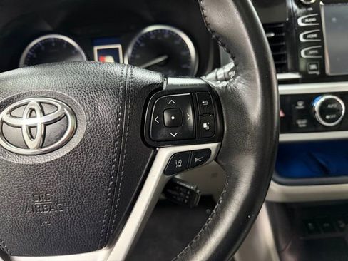 Used 2018 Toyota Highlander Limited AWD/4WD image 19