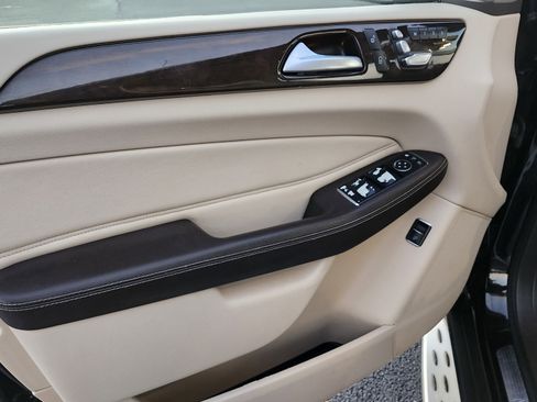 Used 2016 Mercedes-Benz GLE 350 4MATIC w/ Premium Package image 19