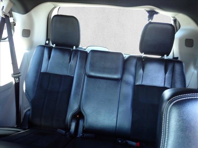 Used 2017 Dodge Grand Caravan SXT w/ Rear Park Assist Package FWD image 11