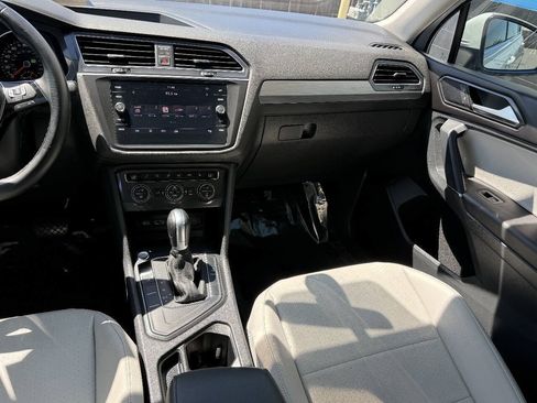Used 2018 Volkswagen Tiguan SE w/ Panoramic Sunroof Package FWD image 6