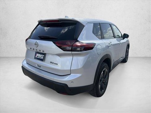 Used 2024 Nissan Rogue SV AWD/4WD image 5