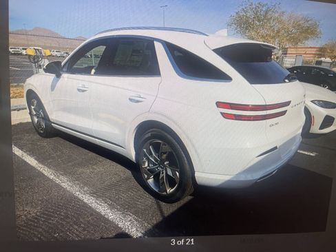 Used 2025 Genesis Electrified GV70 Advanced image 5