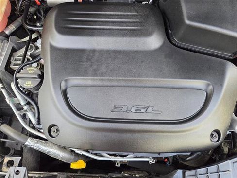 Used 2021 Chrysler Pacifica Touring-L image 20