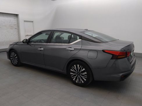 Used 2024 Nissan Altima 2.5 SV image 3