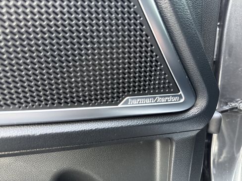 Used 2024 Kia Telluride SX w/ Towing Package image 9