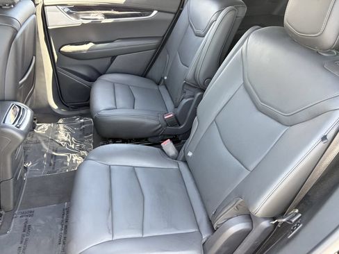 Used 2020 Cadillac XT6 Premium Luxury FWD image 17
