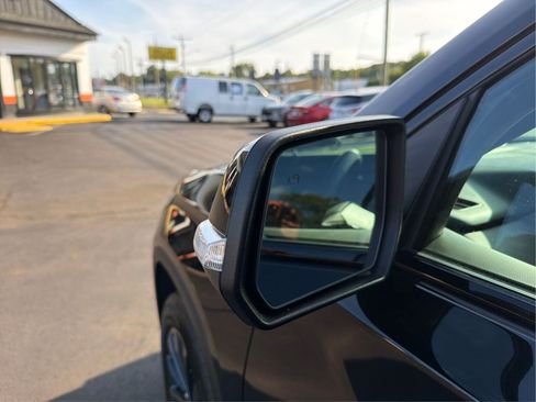 Used 2023 Chevrolet Traverse RS AWD/4WD image 25