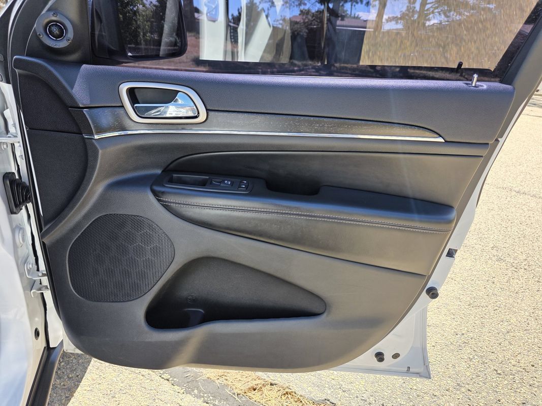 Used 2016 Jeep Grand Cherokee Limited AWD/4WD image 21