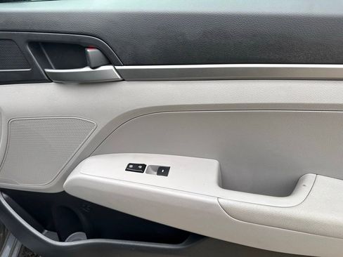 Used 2017 Hyundai Elantra SE FWD image 43