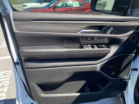 New 2023 Jeep Wagoneer Series III w/ Preferred Equipment Group image 13