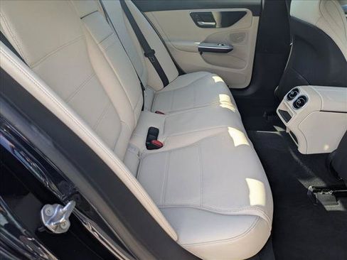 Used 2023 Mercedes-Benz C 300 4MATIC Sedan image 21