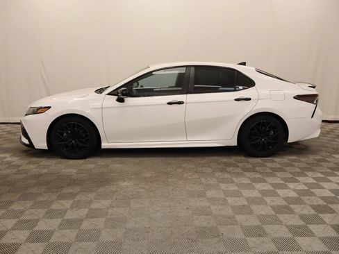 Used 2022 Toyota Camry SE FWD image 2