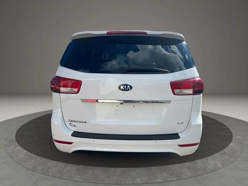 Used 2017 Kia Sedona LX w/ LX Essentials Premium Package FWD image 6