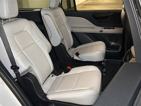 New 2026 Lincoln Aviator AWD image 11