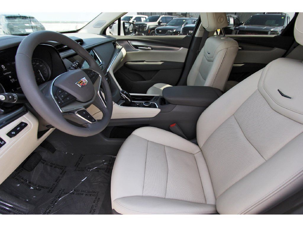 Used 2026 Cadillac XT5 Premium Luxury w/ Driver Assist Package FWD image 6