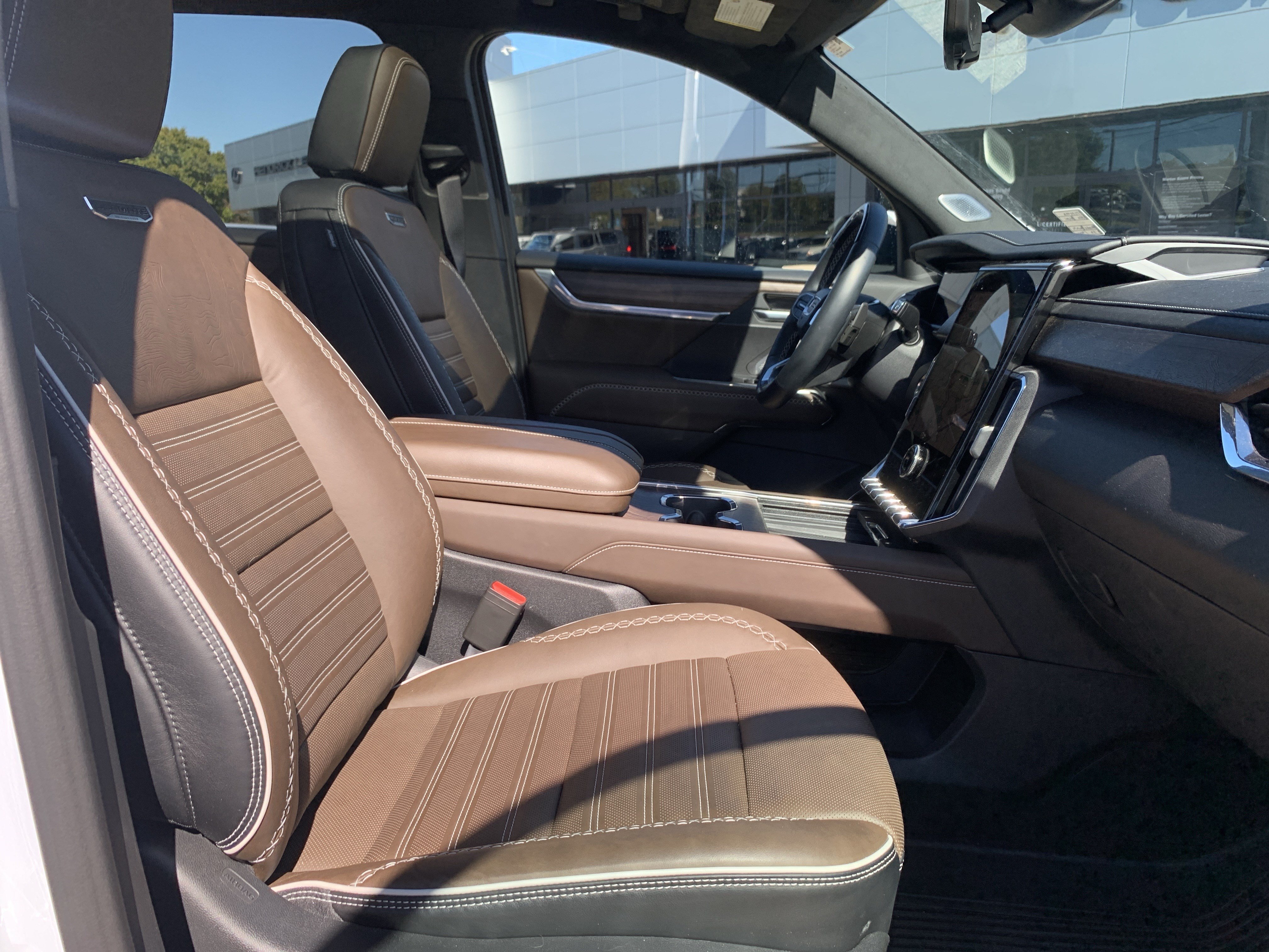 Used 2026 GMC Acadia Denali Ultimate w/ LPO, Floor Liner Package AWD/4WD image 35