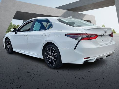 Used 2024 Toyota Camry SE AWD/4WD image 4