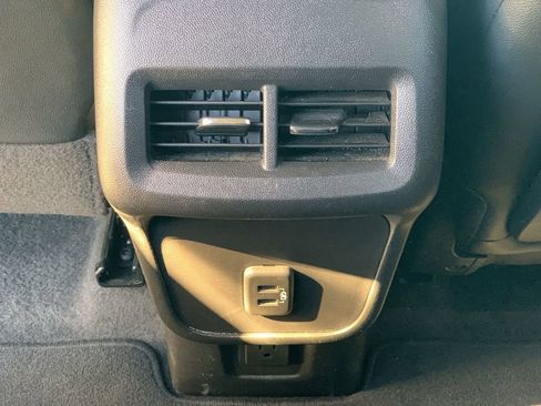 Used 2023 GMC Terrain SLT image 19