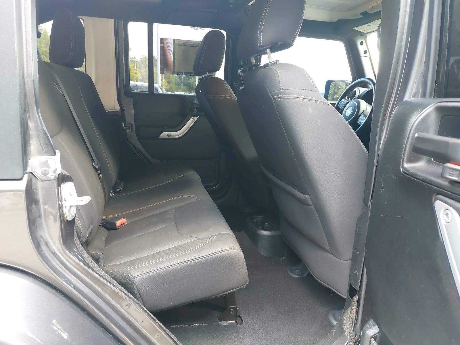 Used 2018 Jeep Wrangler Unlimited Sahara AWD/4WD image 11
