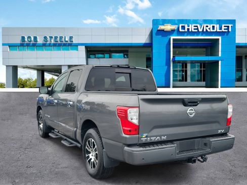 Used 2021 Nissan Titan SV w/ SV Convenience Package image 4