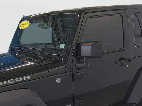 Used 2017 Jeep Wrangler Rubicon w/ Power Convenience Group AWD/4WD image 8
