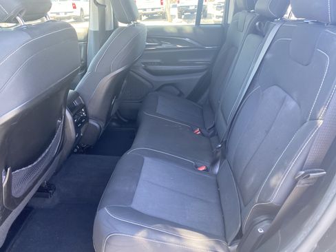 Used 2023 Jeep Grand Cherokee Laredo w/ Trailer Tow Prep Group (B) AWD/4WD image 18