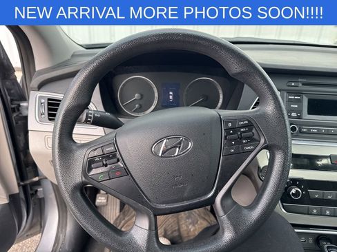 Used 2015 Hyundai Sonata SE FWD image 14