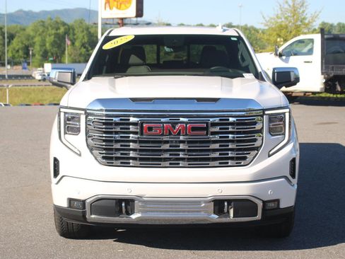 Used 2025 GMC Sierra 1500 Denali w/ Technology Package AWD/4WD image 2