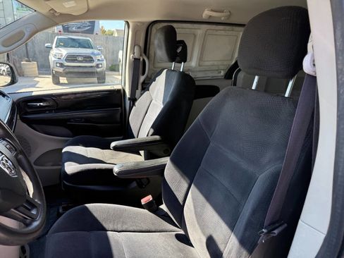 Used 2014 RAM C/V Tradesman image 15