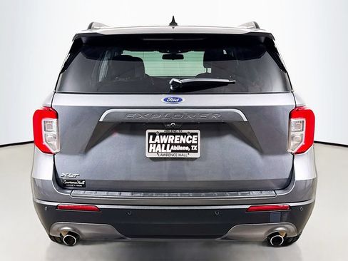 Used 2022 Ford Explorer XLT w/ Equipment Group 202A RWD image 5