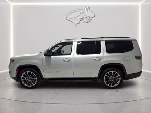 Used 2023 Jeep Wagoneer Series II w/ Premium Group I AWD/4WD image 2
