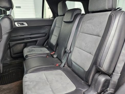 Used 2015 Ford Explorer XLT w/ Equipment Group 202B image 14