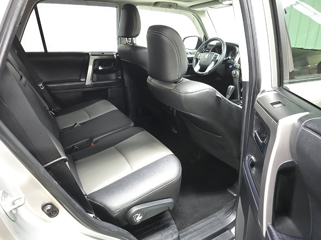 Used 2020 Toyota 4Runner SR5 Premium w/ Moonroof Package AWD/4WD image 18
