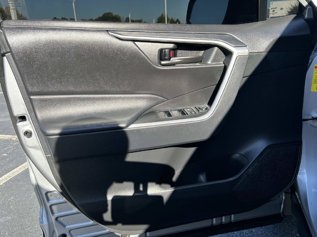 Used 2025 Toyota RAV4 LE FWD image 20