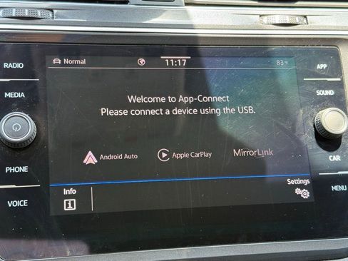 Used 2023 Volkswagen Tiguan SE image 9