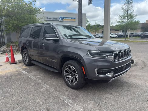 Used 2023 Jeep Wagoneer Series II image 2