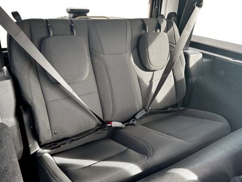 Used 2020 Jeep Wrangler Sport image 19