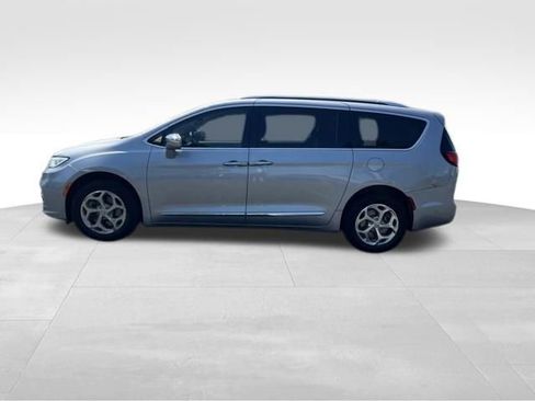 Used 2021 Chrysler Pacifica Limited AWD/4WD image 4