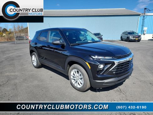 New 2026 Chevrolet TrailBlazer LS w/ LS Convenience Package AWD/4WD image 1