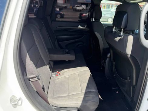 Used 2019 Jeep Grand Cherokee Laredo image 26